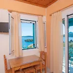 Ξενοδοχείο με διαμερίσματα Bella Vista Νυδρί